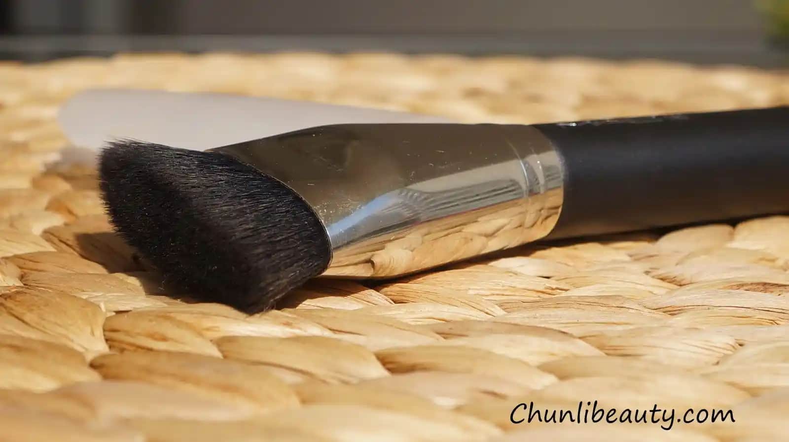 Kontür Fırçası Nasıl Olmalı Mükemmel Makyaj İçin Doğru Seçim Rehberi