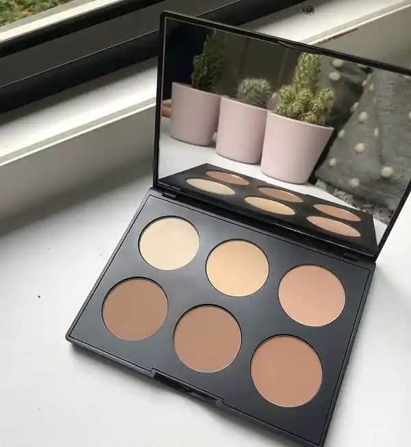 Kontür Makyajı İçin Gerekli Malzemeler ve Uygulama İpuçları