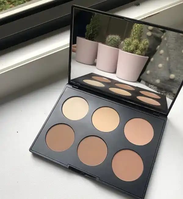 Kontür Makyajı İçin Gerekli Malzemeler ve Uygulama İpuçları