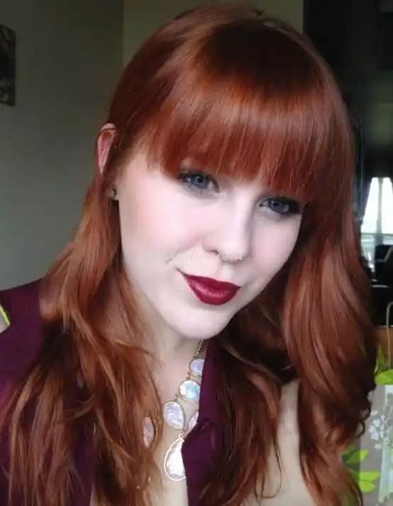 Koyu Bakır Saç Rengi: Modern Trendlerin En Çekici ve Uygun Seçeneği