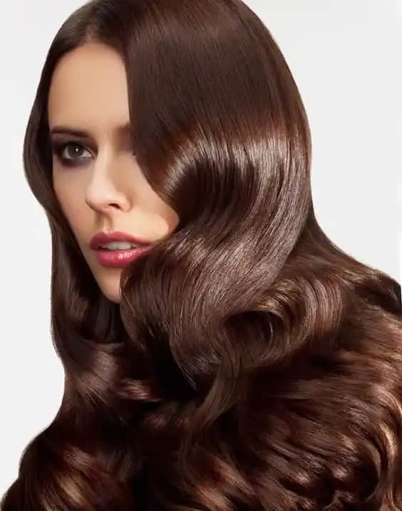Koyu Saç Renkleri: Çeşitleri, Bakım İpuçları ve Cilt Uyumuyla Şıklık