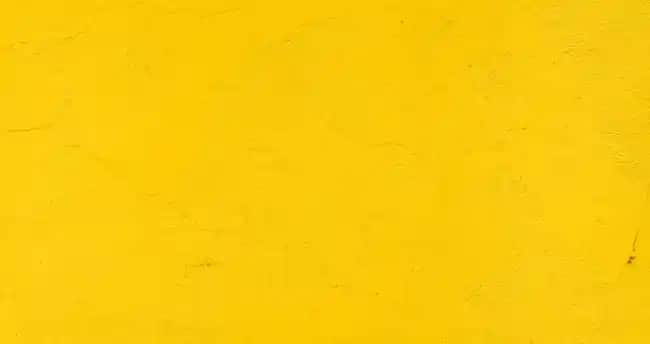 Koyu Sarı Renk: Kozmetik ve Moda Dünyasında Güncel Trendler ve Kullanım İpuçları