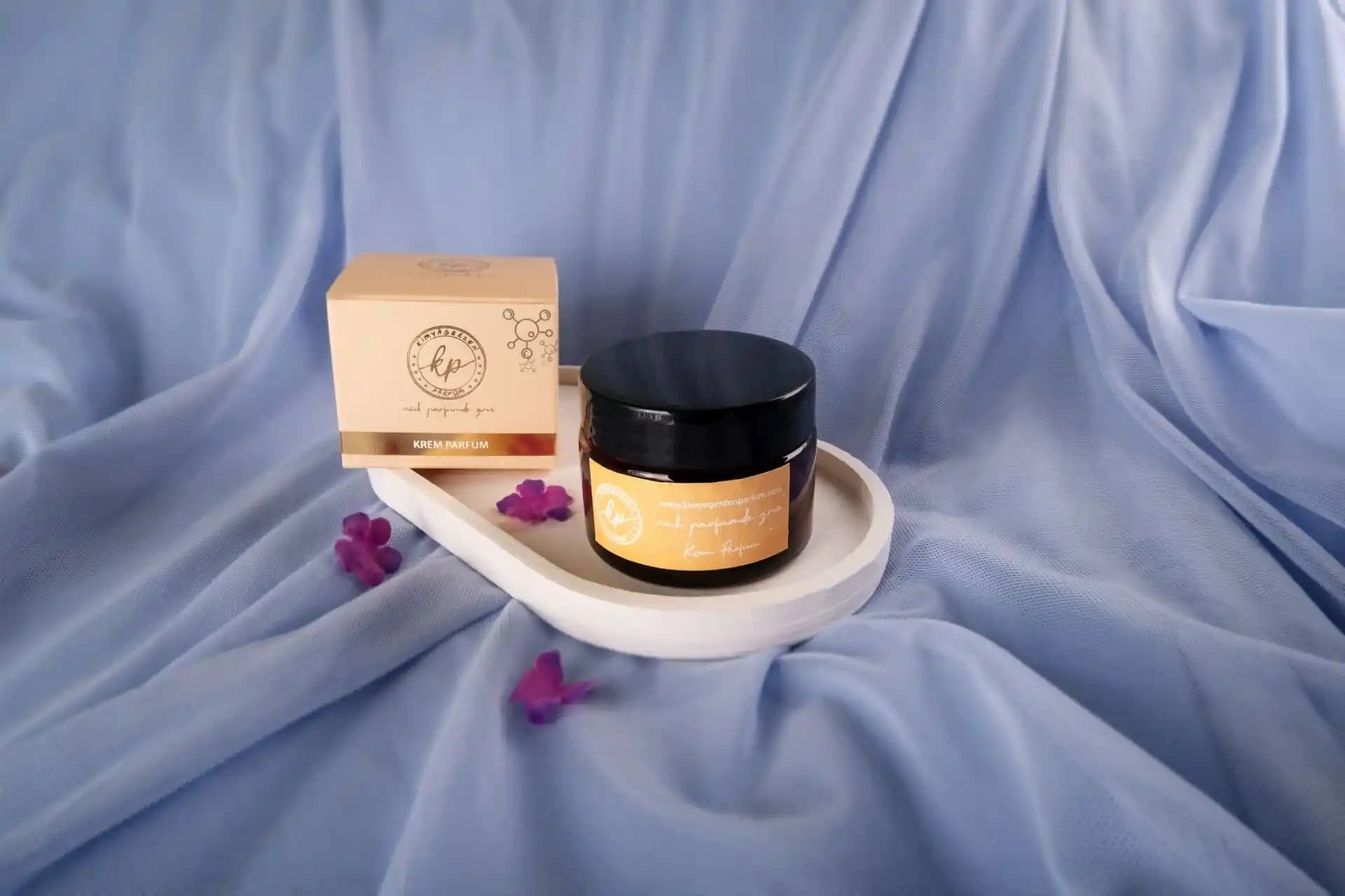 Krem Parfüm Nedir ve Neden Günümüzde Popülerlik Kazanıyor