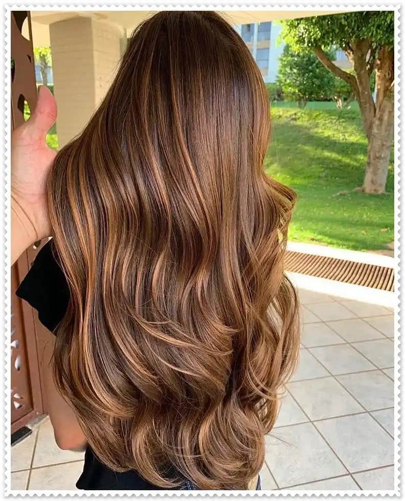 Küllü Bakır Saç Rengi: Doğallık ve Şıklığın Modern Buluşması