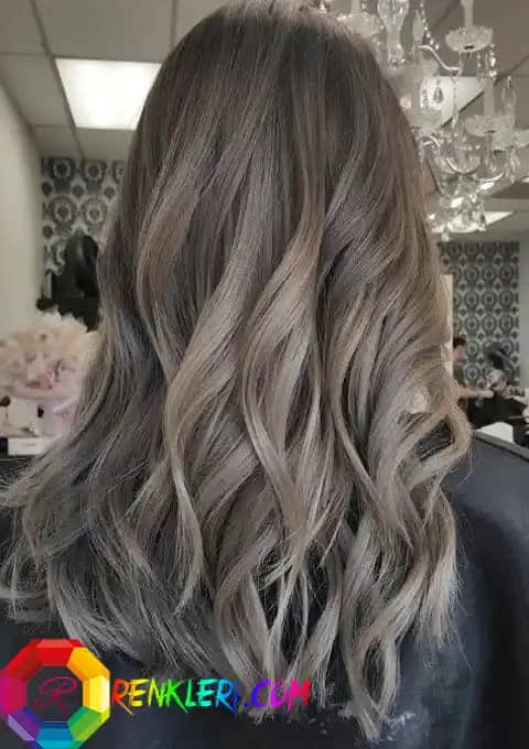 Küllü Renk Nedir? Saç ve Makyajda Doğallık ve Şıklık İçin Küllü Tonlar Rehberi