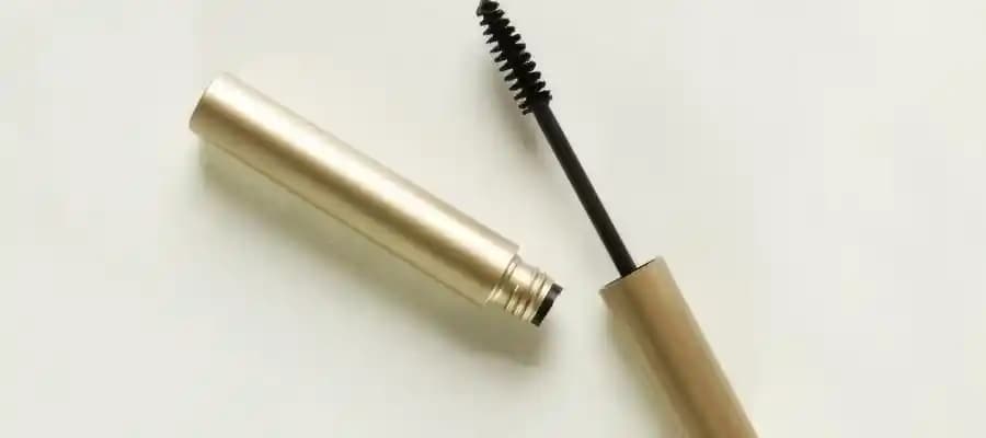 Kuruyan veya bitmiş rimeli yeniden kullanma yöntemleri ve makyajda etkili uygulamalar