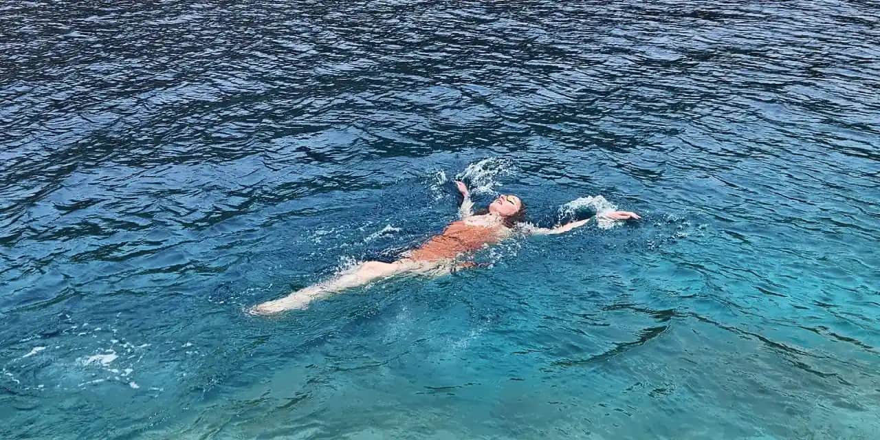 Regl Döneminde Denize Girme ve Tampon Kullanımı: Güvenli ve Konforlu Yüzme Yöntemleri