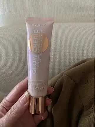 L'Oréal Işıltılı Baz: Makyajda Doğal Parlaklık ve Uzun Süreli Kalıcılık Sağlar