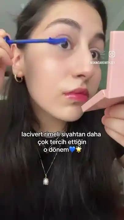Lacivert Rimel ile Gözlere Derinlik ve Modernlik Katmanın Yolları