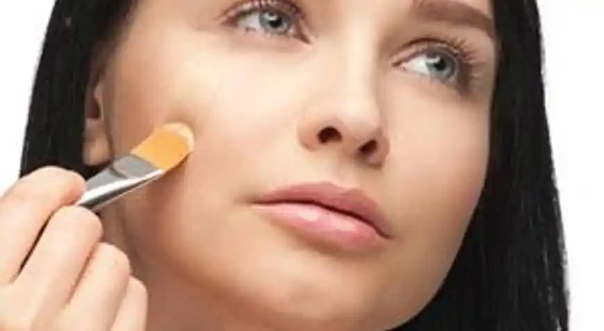 Makyajda Fondöten ve Kapatıcı Kullanımı: Doğru Sıralama ve Uygulama Yöntemleri