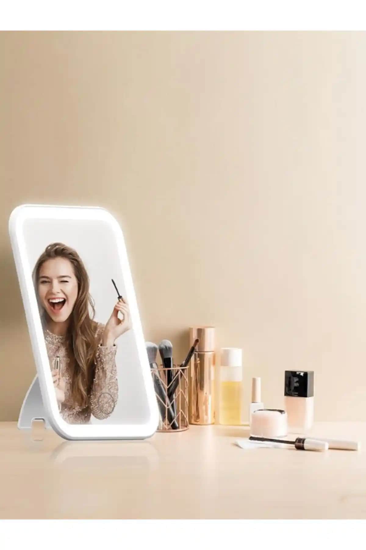 Masaüstü Makyaj Aynası Seçimi ve Kullanım İpuçlarıyla Güzelliğinizi Yükseltin