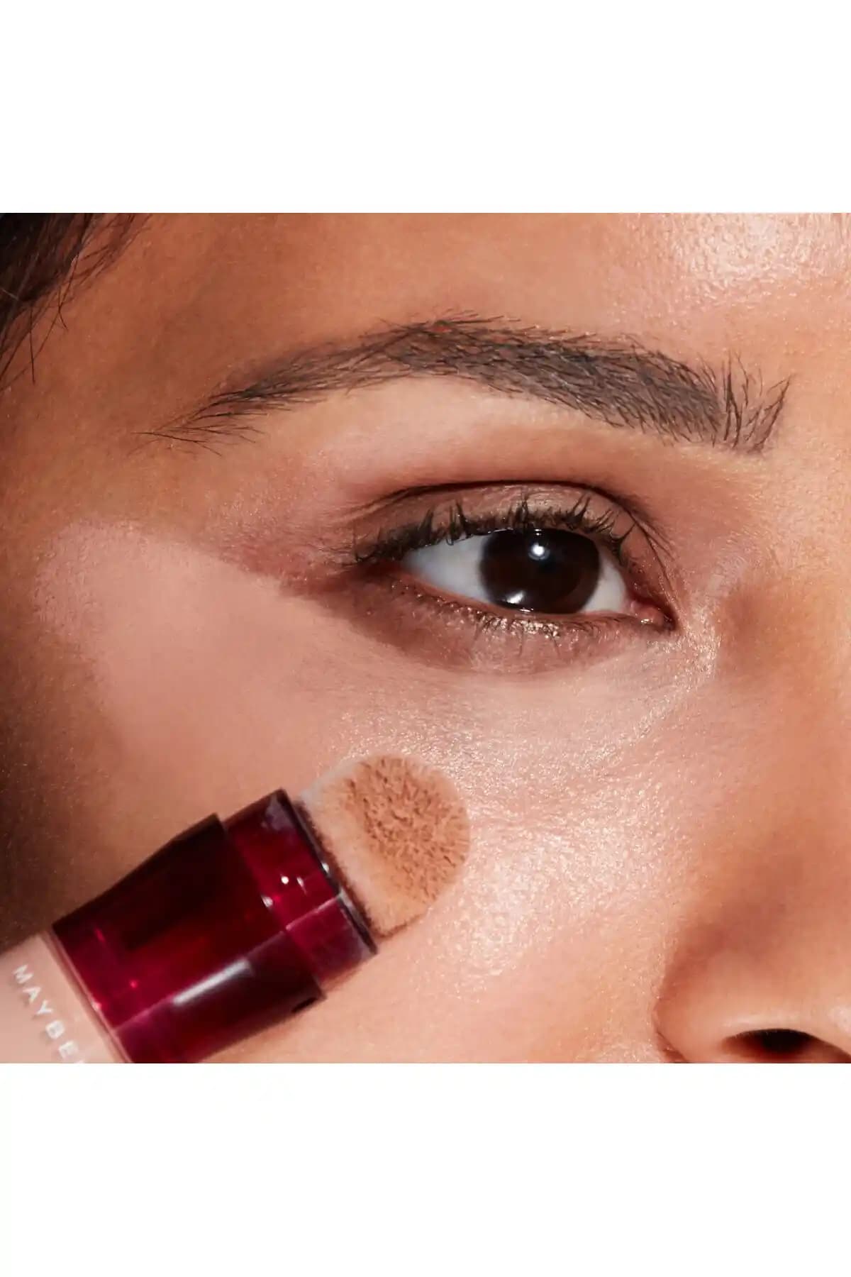 Maybelline New York Instant Anti-Age Eraser ile genç ve sağlıklı görünüm sağlayan kapatıcı