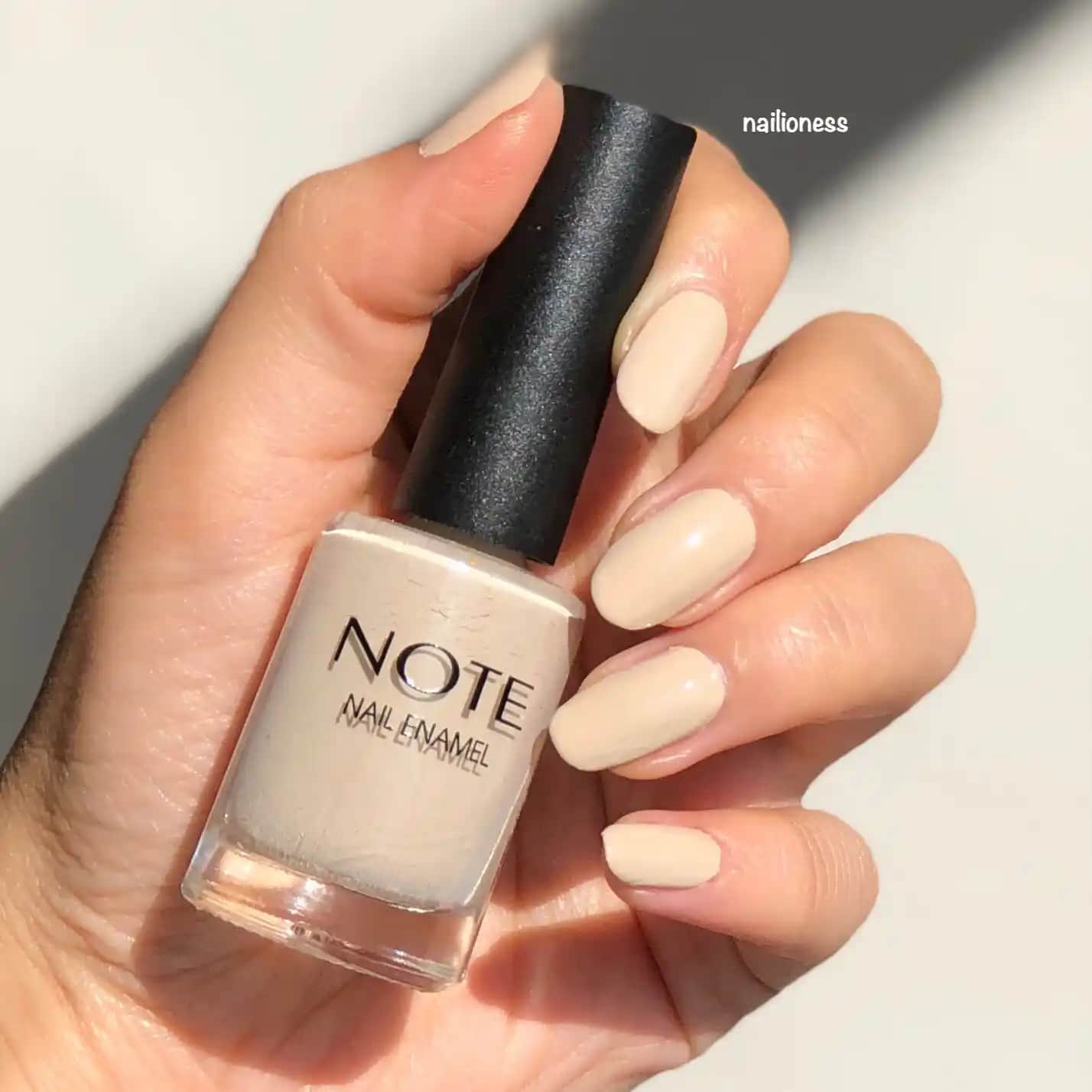 Nota Oje Nedir, Nasıl Kullanılır ve Trend Tırnak Dekorasyonları