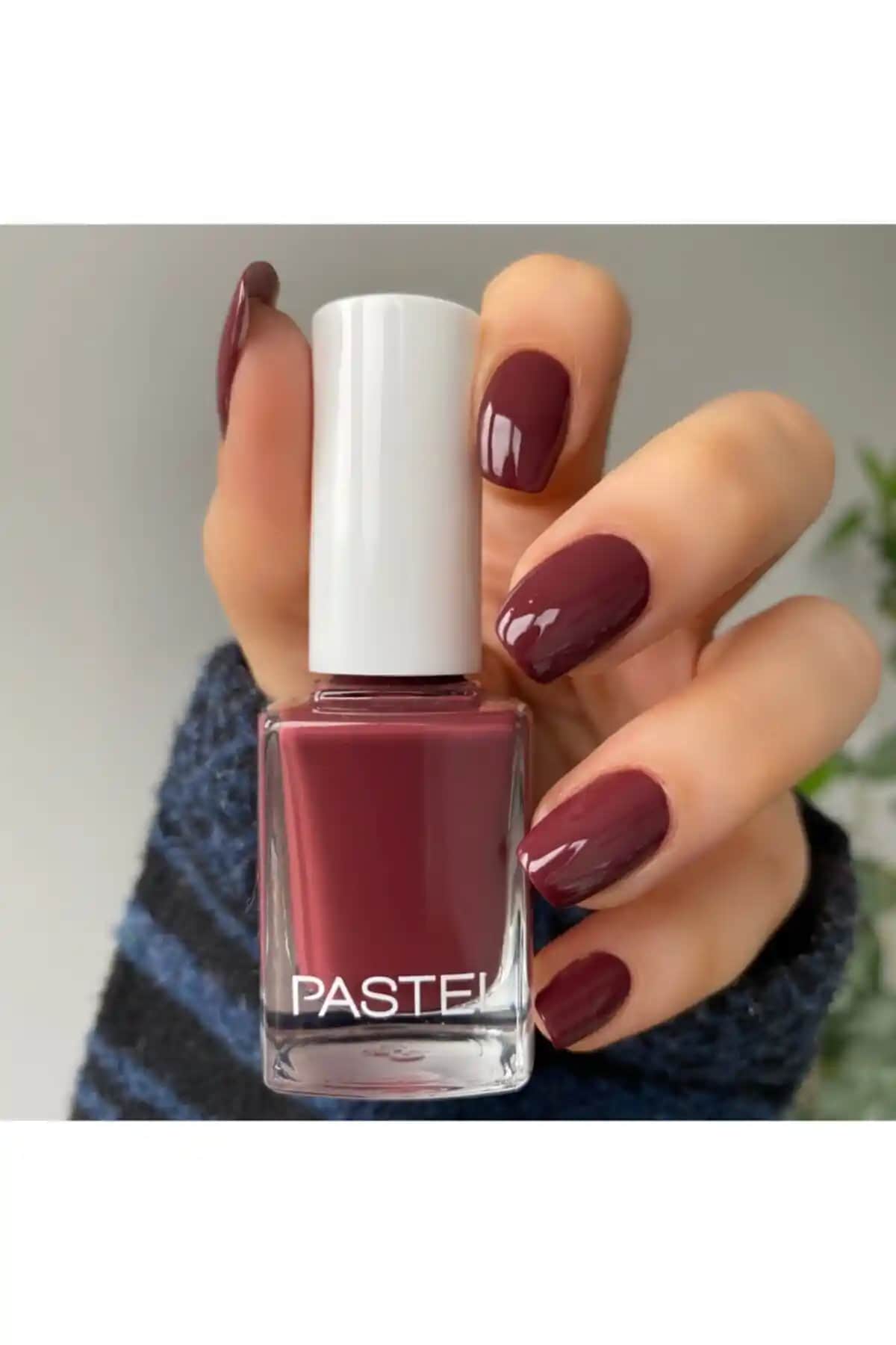 Pastel Oje 66: Uzun Süre Dayanan Parlak ve Doğal Görünüm Sağlayan Renkli Oje