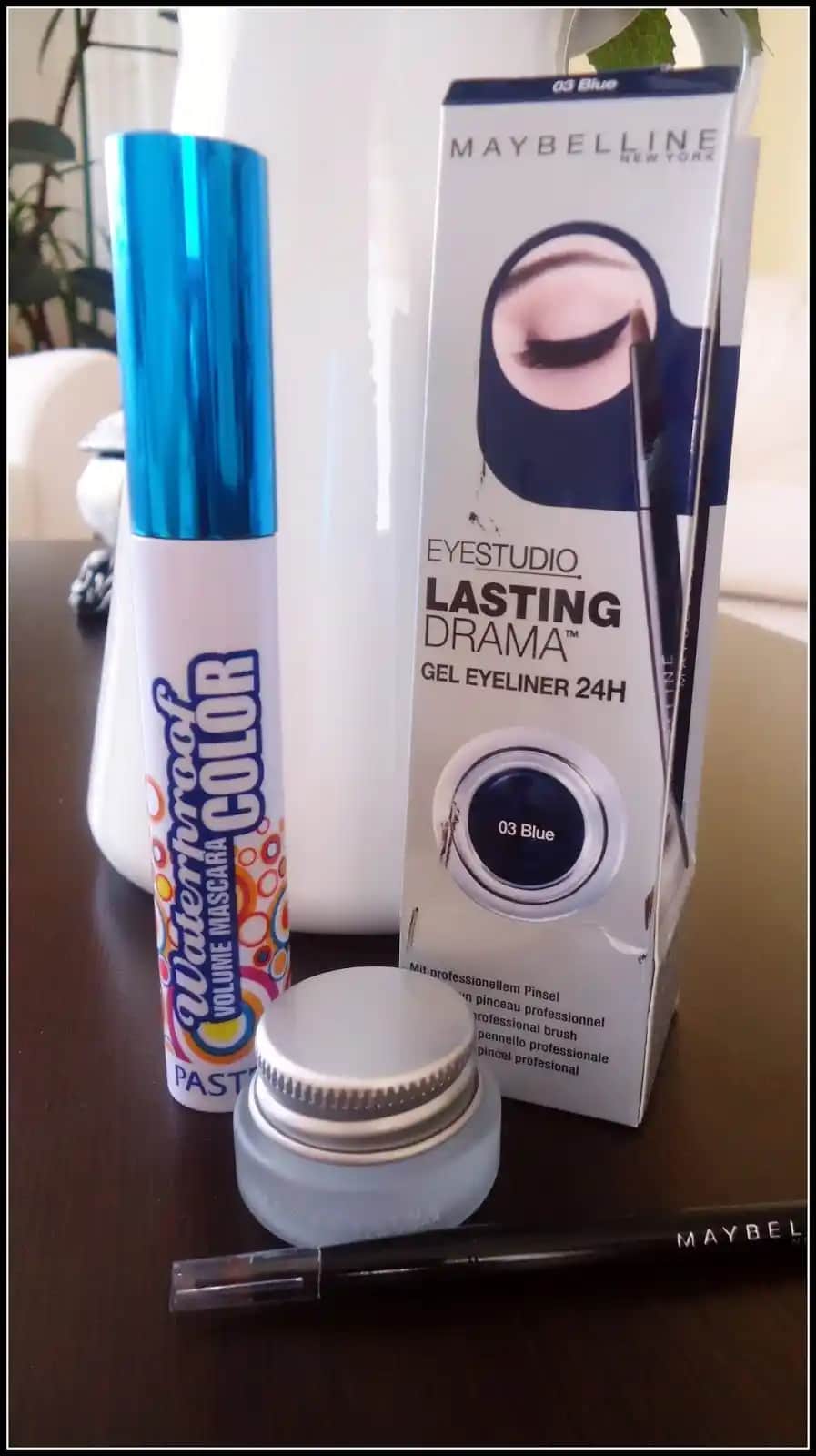 Pastel Renkli Eyeliner ile Günlük ve Özel Gün Göz Makyajında Yenilikçi Dokunuşlar