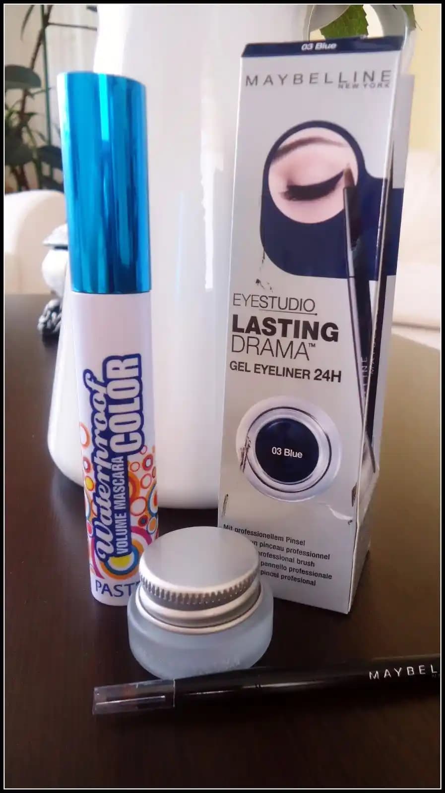 Pastel Renkli Eyeliner ile Günlük ve Özel Gün Göz Makyajında Yenilikçi Dokunuşlar