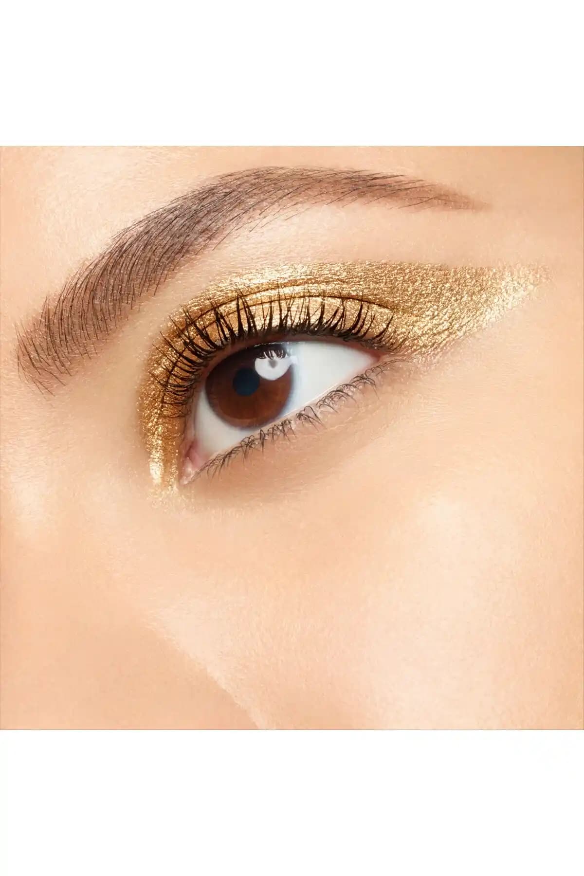 Pırıltılı Göz Farı Seçenekleri ve Uygulama Teknikleri ile Gözlere Işıltı Katma Rehberi