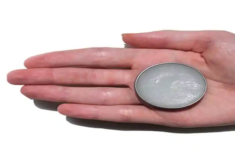 Pisige Vazelin: Doğal ve Çok Yönlü Cilt Bakımında Güvenilir Bir Seçenek