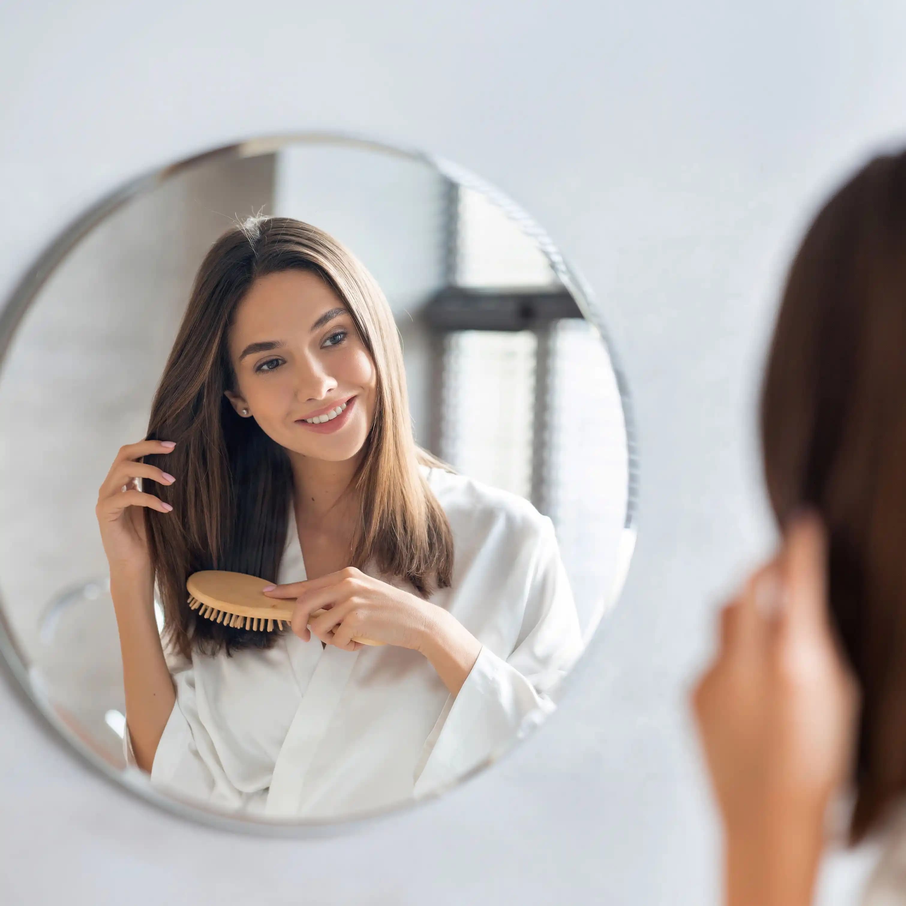 Saç Bakımı Rehberi: Sağlıklı ve Parlak Saçlar İçin Doğru Yöntemler ve İpuçları