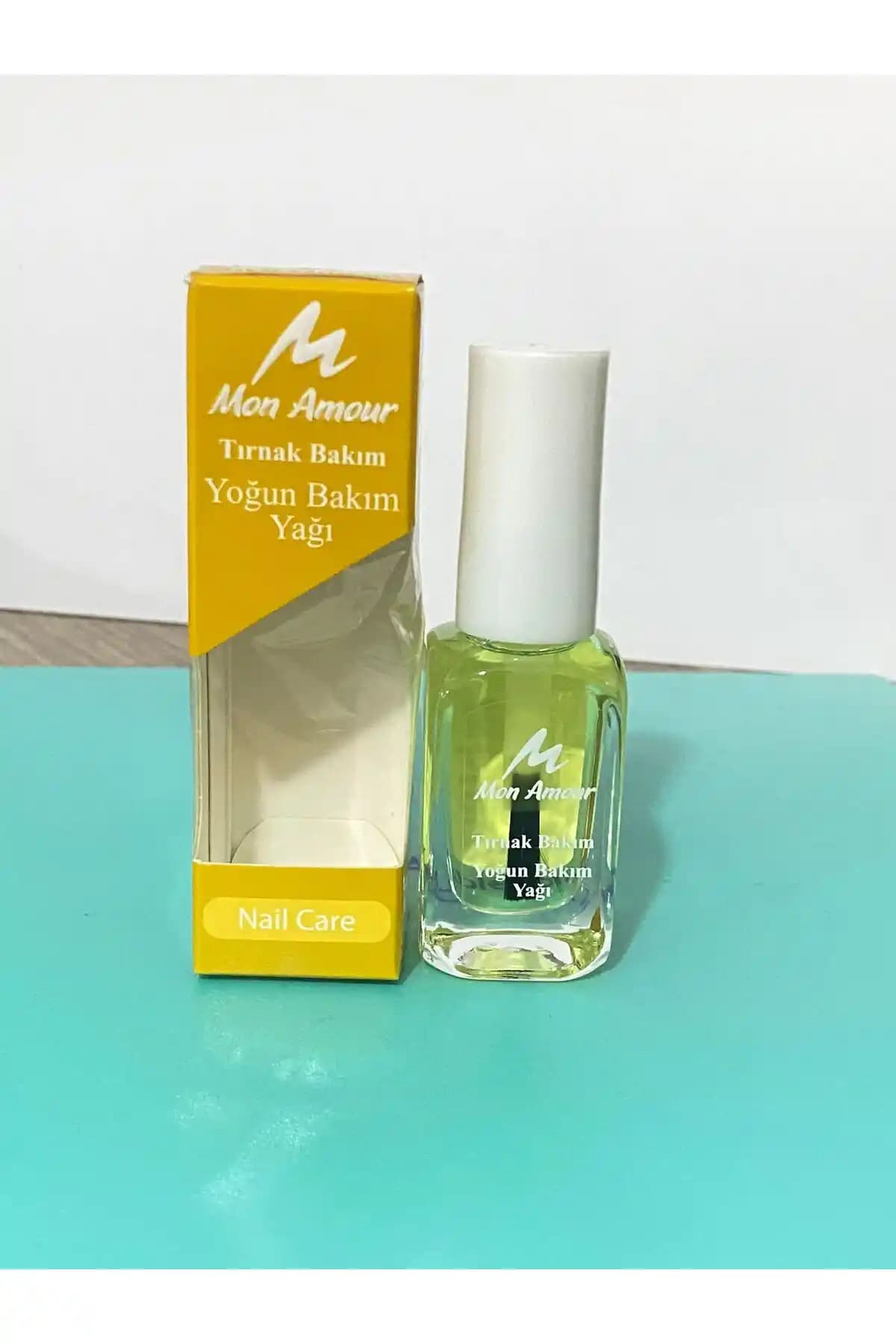 Tırnak Bakım Kürü: Doğal Yöntemlerle Güçlü ve Sağlıklı Tırnaklar Elde Edin