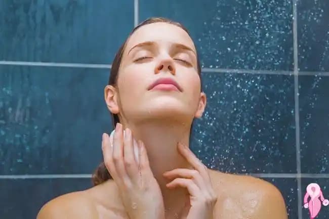 Yağlanan Saçlara Çözüm: Sağlıklı ve Parlak Saçlar İçin Etkili Bakım Yöntemleri