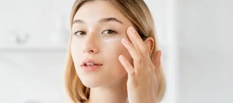 Yağlı Ciltler İçin En Etkili Bakım Yöntemleri ve Uygulama İpuçları