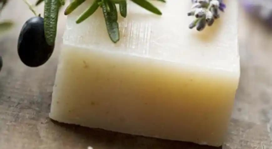 2025'te Yağlı Ciltler İçin Doğru Sabun Seçimi ile Parlaklık Sırları