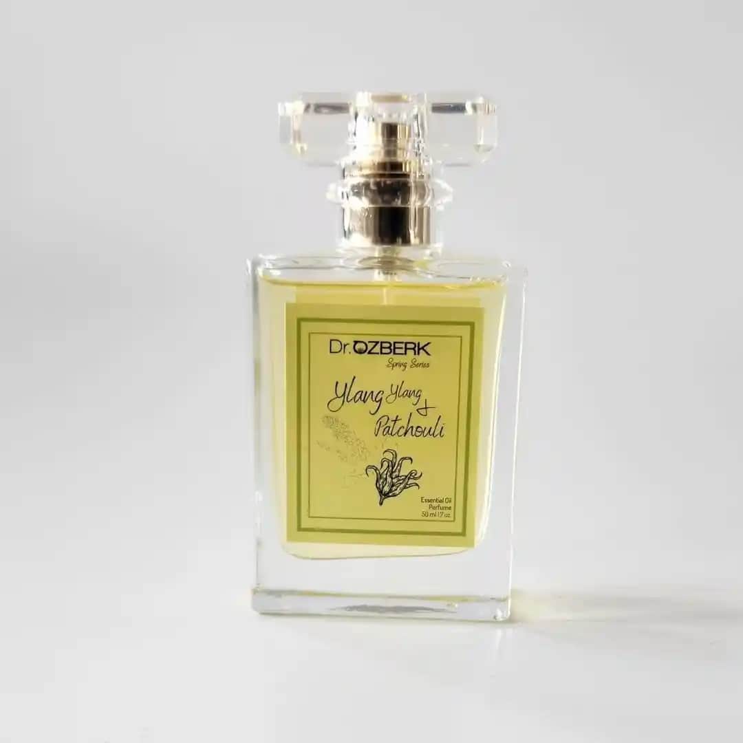 Ylang Ylang İçeren Kadın Parfümleri: Doğal ve Çekici Kokularla Kendinizi Öne Çıkarın