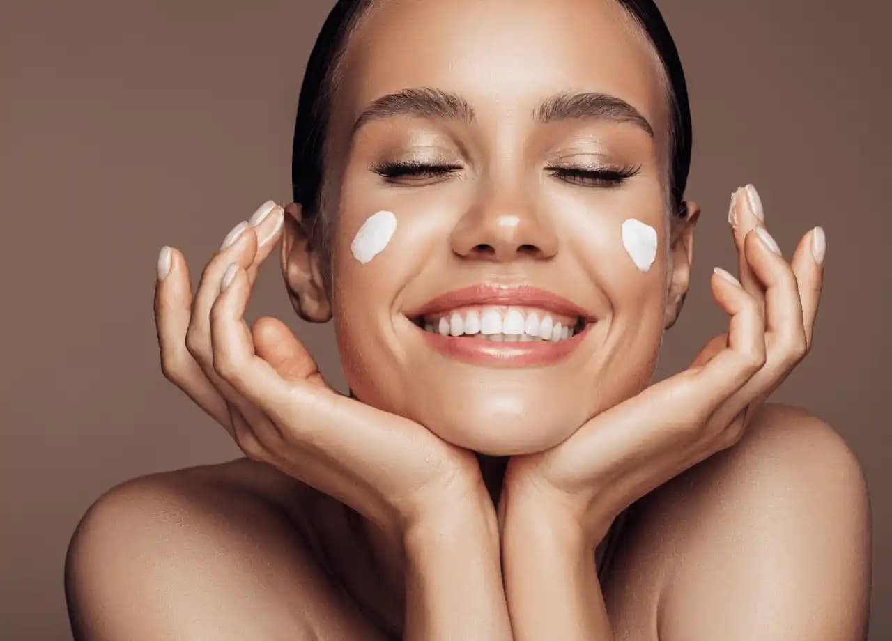 Yüz Bakımı Önemi ve Etkili Uygulama Yöntemleri ile Sağlıklı Cilt Geliştirme