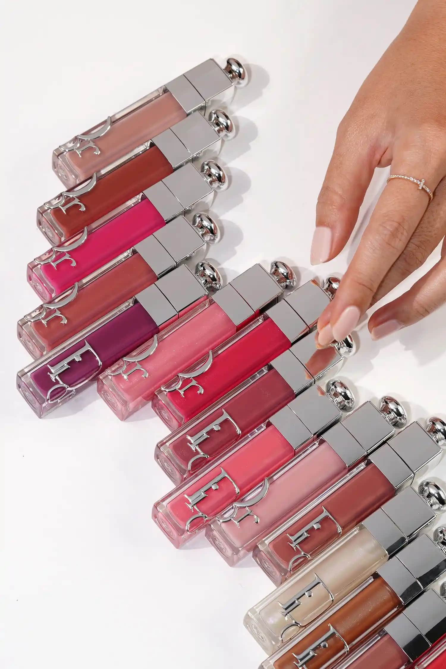 Dudak Dolgunlaştırıcı Lip Glosslar ile Dolgun ve Parlak Dudaklara Ulaşmanın Yolları