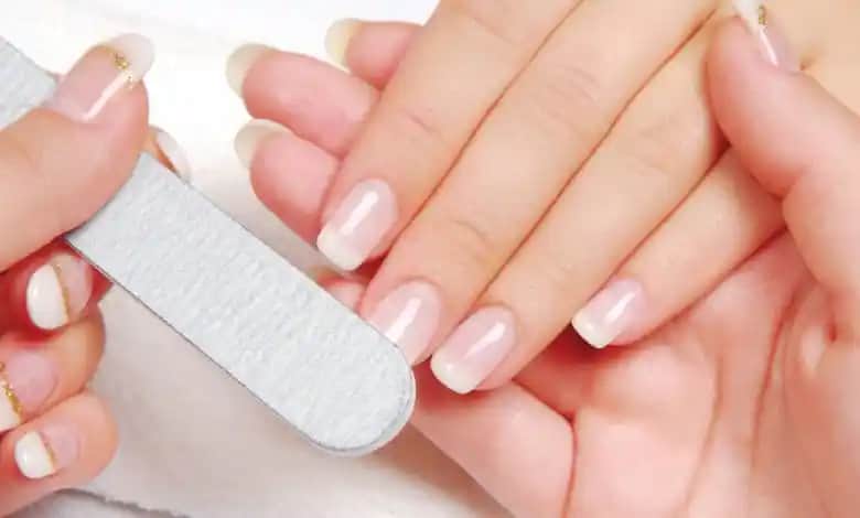 El ve Tırnak Sağlığı İçin Profesyonel ve Evde Uygulanabilir Manikür Rehberi