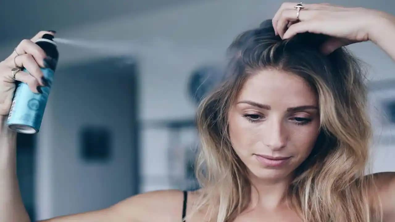 Kuru Şampuan Zararlı mı? Sağlıklı Kullanım İçin Bilmeniz Gerekenler