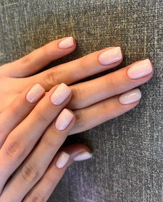 Küt Tırnak Manikürü: Estetik ve Sağlığı Bir Arada Sunan Modern Güzellik Trendleri