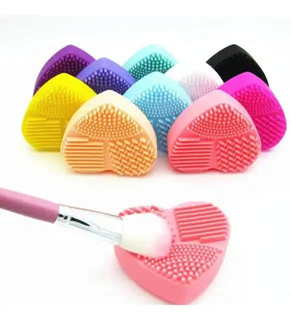 Makyaj Fırçası Temizliği: Cilt Sağlığı ve Makyaj Kalitesini Artıran Temel Adımlar