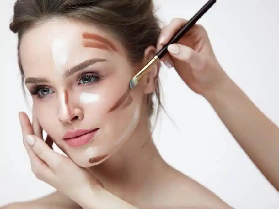 Makyaj Kontürü ile Yüz Hatlarınızı Mükemmelleştiren Profesyonel Teknikler