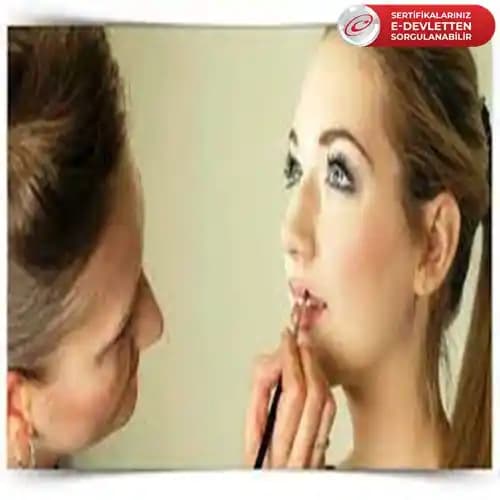 Makyaj Teknikleri ve Güzelliğinizi Ortaya Çıkaran Profesyonel Rehber