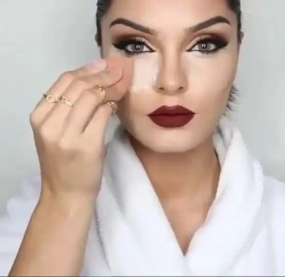 2025'te Makyajda Ustalık: Göz Alıcı Görünüm İçin 7 Sır