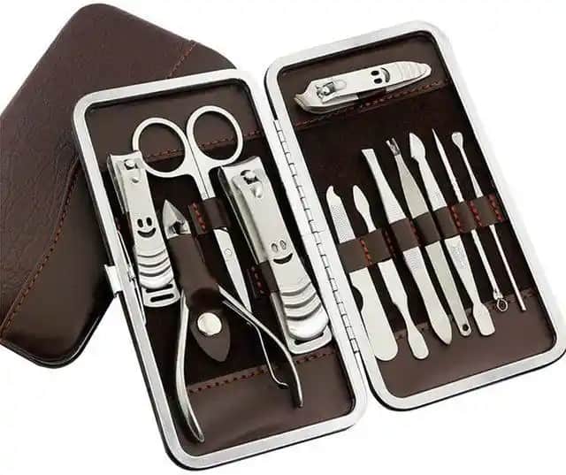 Manikür Setleri İçeriği ve Kullanım Rehberi: Tırnak ve El Bakımında Uzman Tavsiyeleri