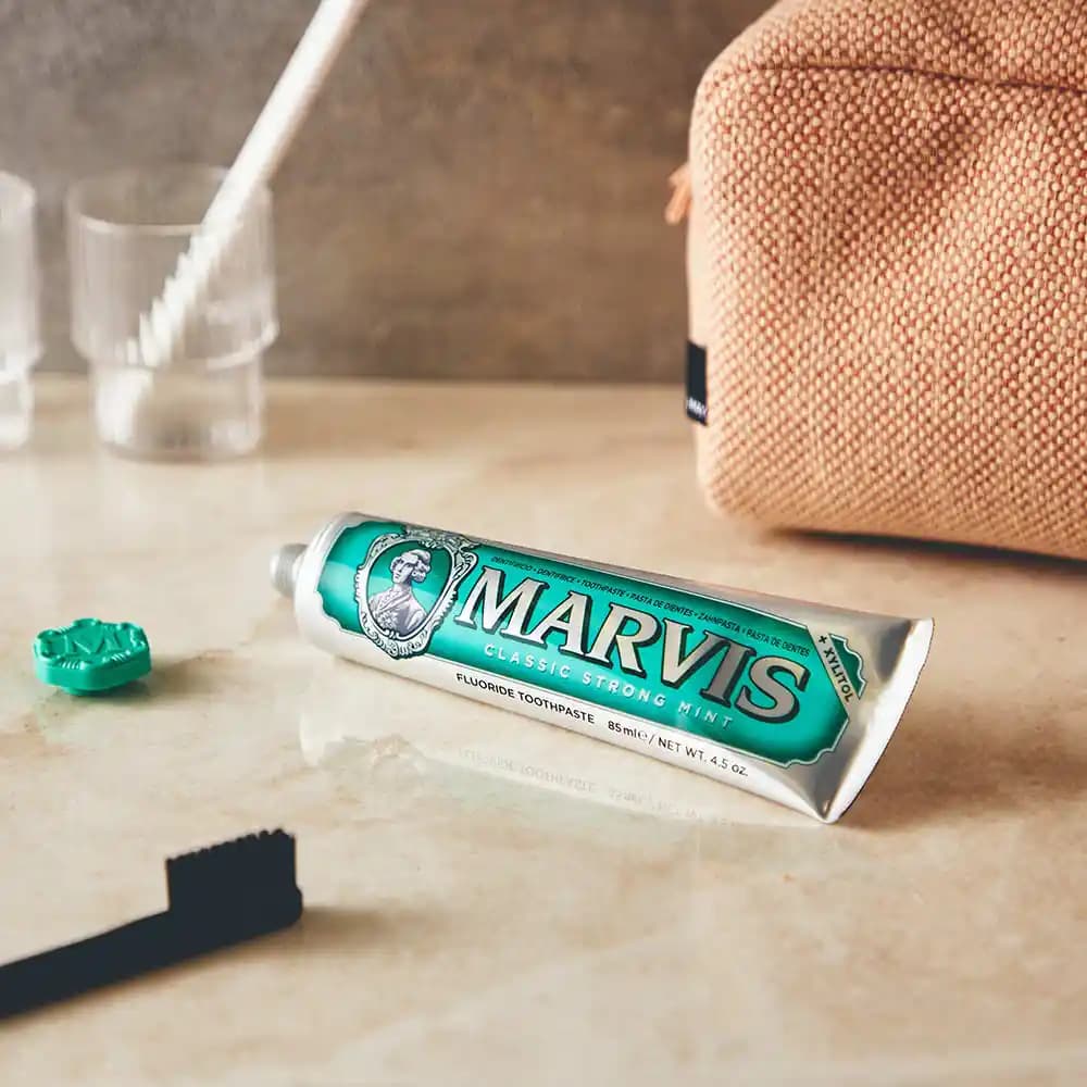 Marvis Classic Strong Mint Diş Macunu: Güçlü Temizlik ve Ferah Nane Aroması