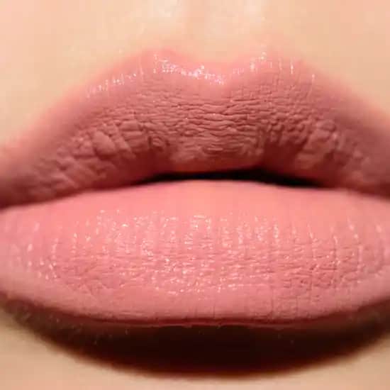 Maybelline Captivated Ruj: Uzun Süre Kalıcı ve Parlak Dudaklar İçin En İyi Seçenek