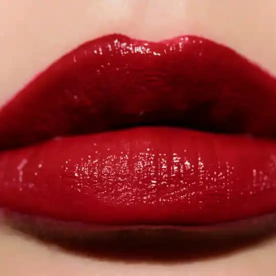 Maybelline Royal Serisi: Şıklık ve Kalıcılık Sunan Renkli Makyaj Ürünleri