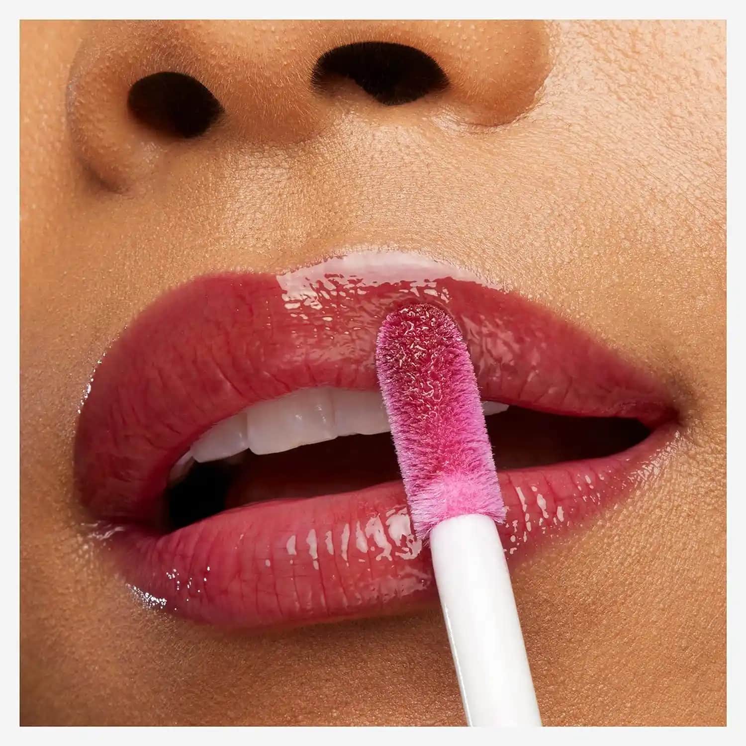Maybelline Taffy Lip Gloss: Renkli ve Nemli Dudaklar İçin Güncel Seçenekler