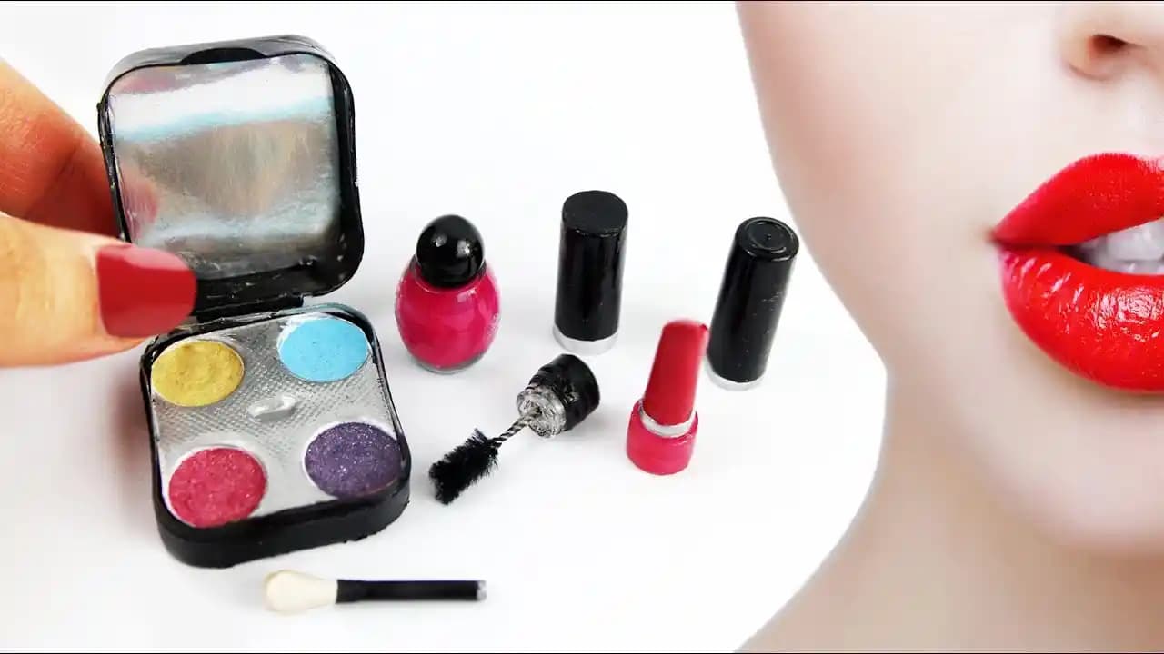 Mini Makyaj Malzemeleri: Günlük ve Seyahat İçin Pratik ve Şık Çözüm Alternatifleri