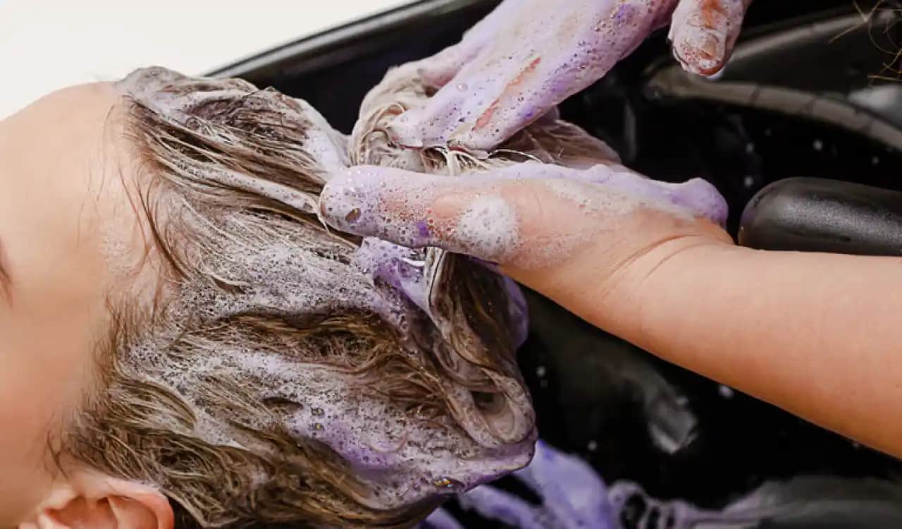 Mor Şampuanın Saç Renk Koruma ve Bakımındaki Rolü Hakkında Detaylı Bilgi