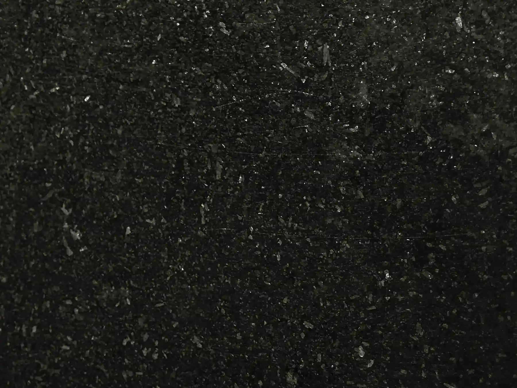 Nero Assoluto Kozmetik ve Parfüm: Siyahın Gücü ve Zarafeti Üzerine İnceleme