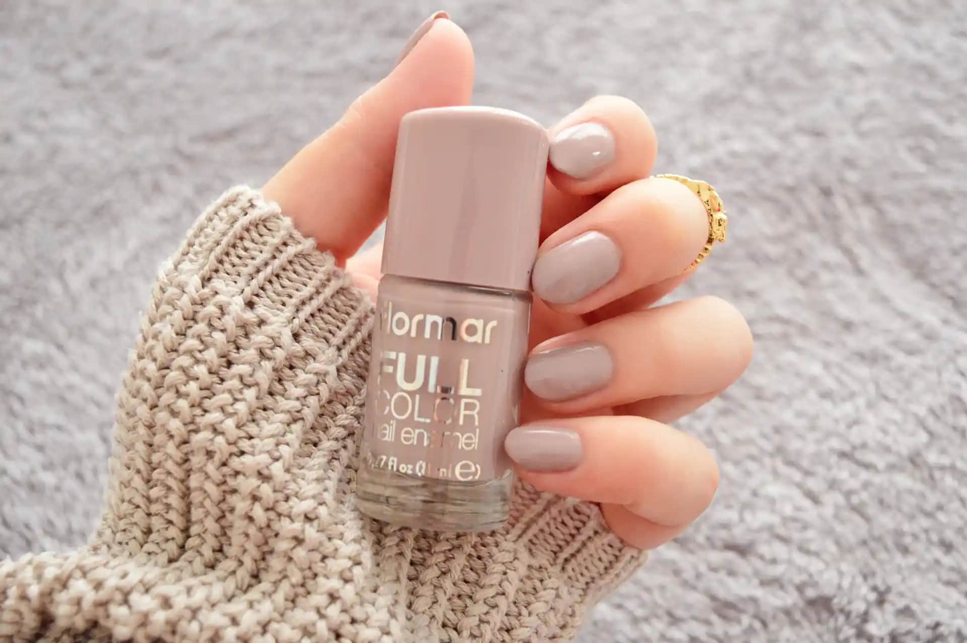 Oje Renklerinin Anlamı ve Moda Trendleri: Kişisel Tarzınızı Yansıtan Renk Seçenekleri