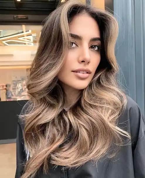 Orta Küllü Kumral Saç Rengi Özellikleri ve Bakım İpuçları