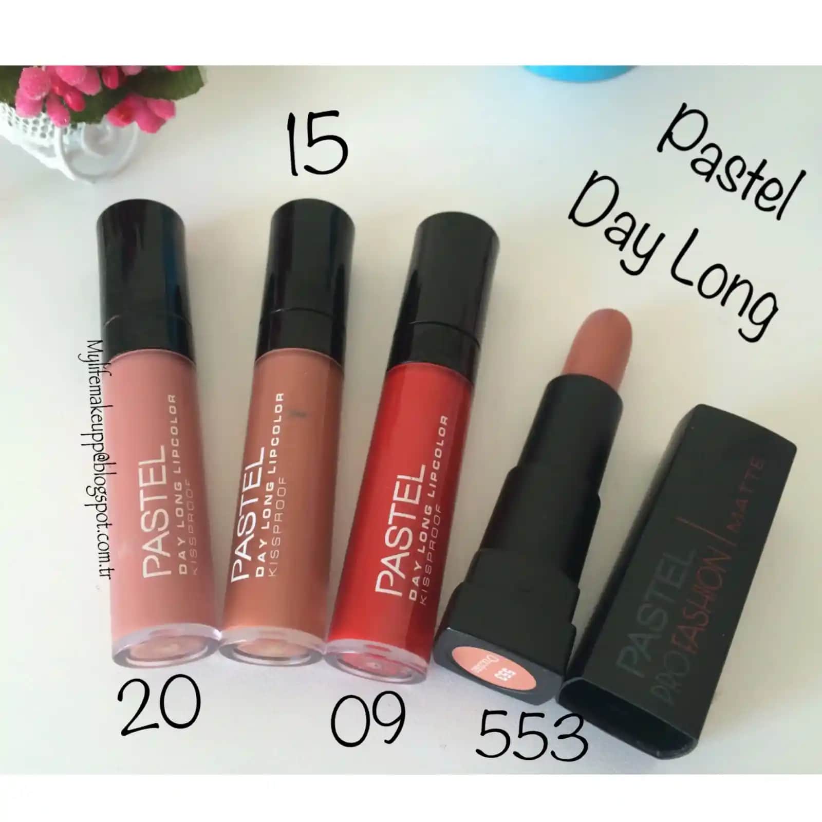 Pastel 553 ile Kadife Mat Ruj Trendleri ve Makyajda Fark Yaratma Yöntemleri