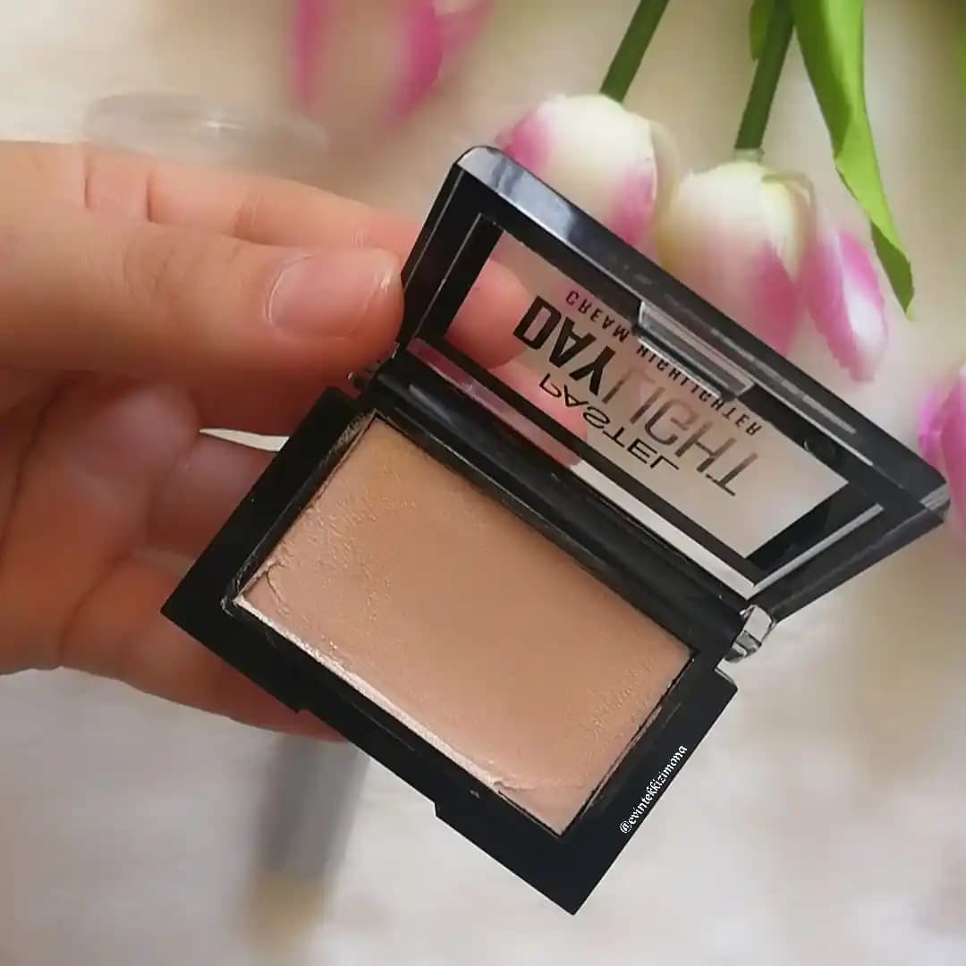 Pastel Cream Highlighter ile Doğal Parıltı Yaratmanın En İyi Yolları ve Kullanım İpuçları