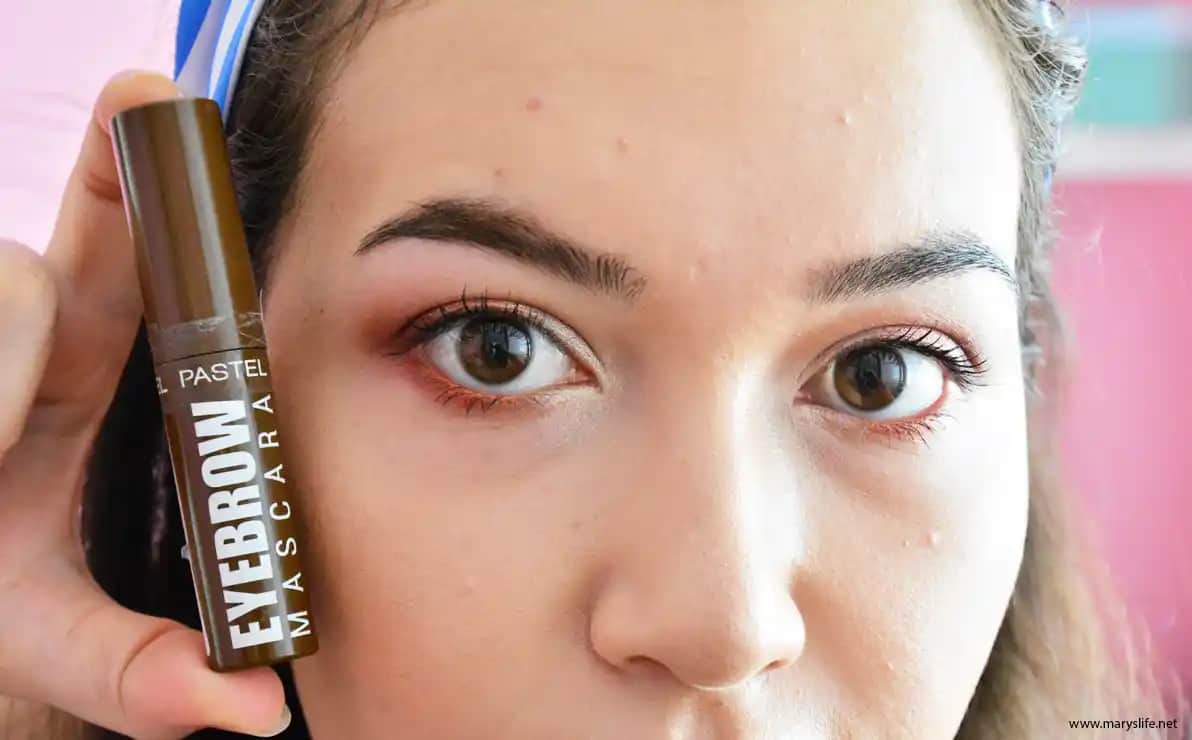 Pastel Kaş Maskarası: Doğal ve Dolgun Kaşlar İçin En İyi Seçenekler ve Kullanım İpuçları